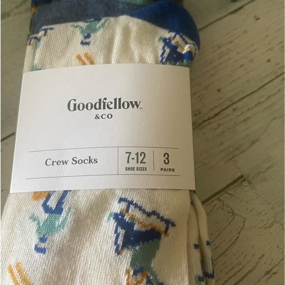 Goodfellow & Co Crew Socks Snow Ski Theme- 3pk NWT Size 7-12 - Picture 1 of 5